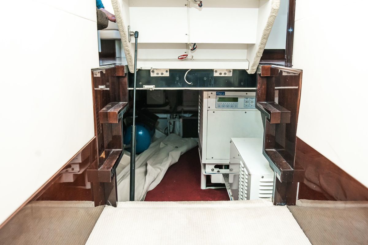 2009 Lazzara 76 