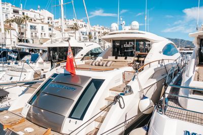 Yacht