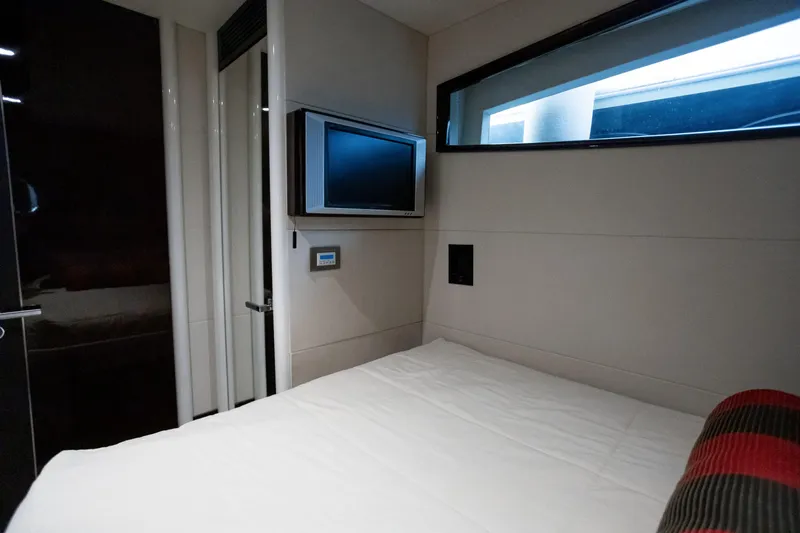 Carbon Copy V Yacht Photos Pics Guest Stateroom