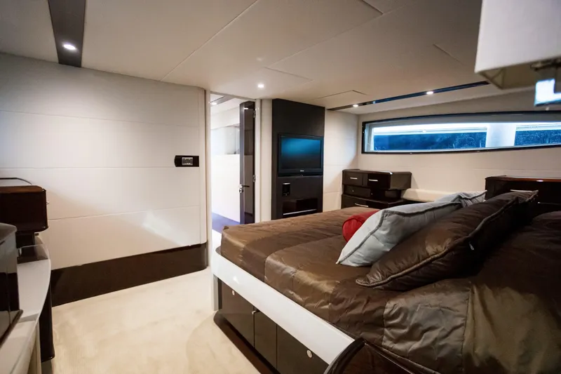 Carbon Copy V Yacht Photos Pics Master Stateroom