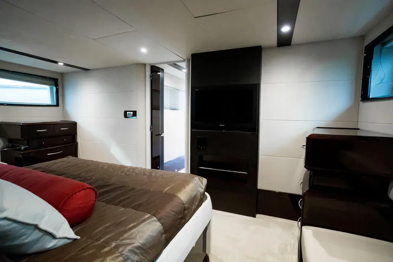 Carbon Copy V Yacht Photos Pics Master Stateroom