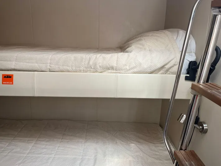 Carbon Copy V Yacht Photos Pics 