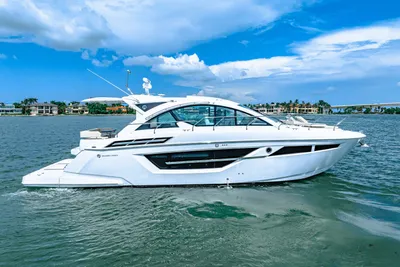 Cruisers Yachts 50 Cantius