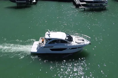 Cruisers Yachts 50 Cantius
