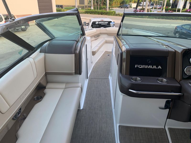 2017 Formula 330 Crossover Bowrider