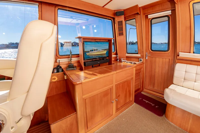 I Freedom I Yacht Photos Pics Interior of 2005 Grand Banks 49 Eastbay SX yacht.