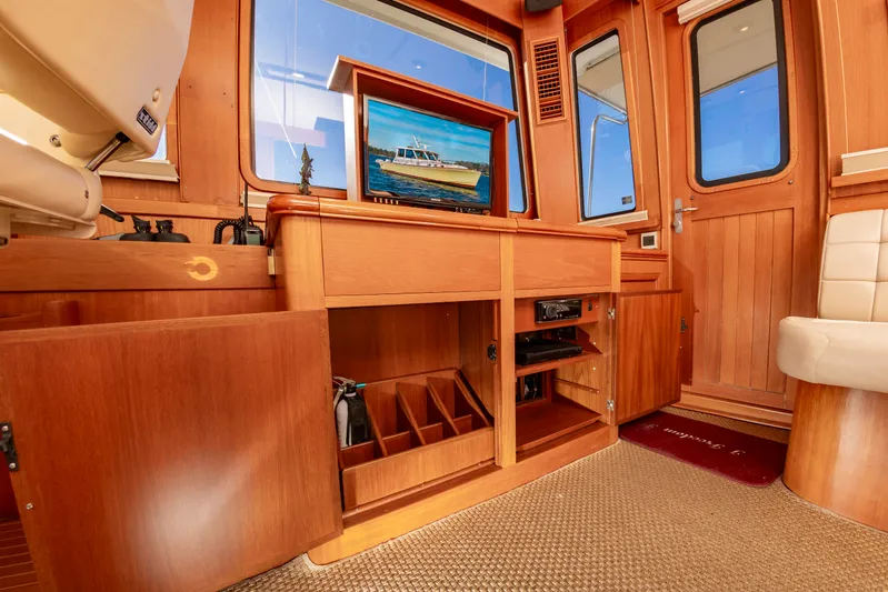 I Freedom I Yacht Photos Pics Interior of 2005 Grand Banks 49 Eastbay SX yacht.