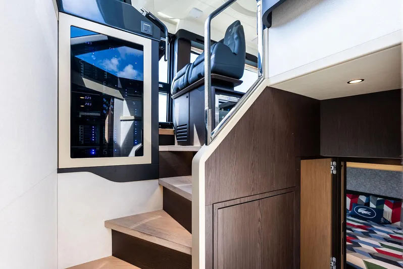 Lobster Tails Yacht Photos Pics 