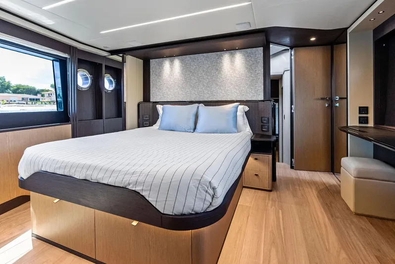 Lobster Tails Yacht Photos Pics 