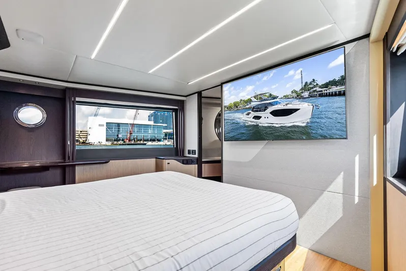 Lobster Tails Yacht Photos Pics 