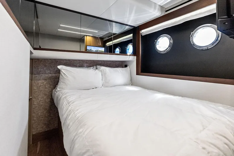 Lobster Tails Yacht Photos Pics 