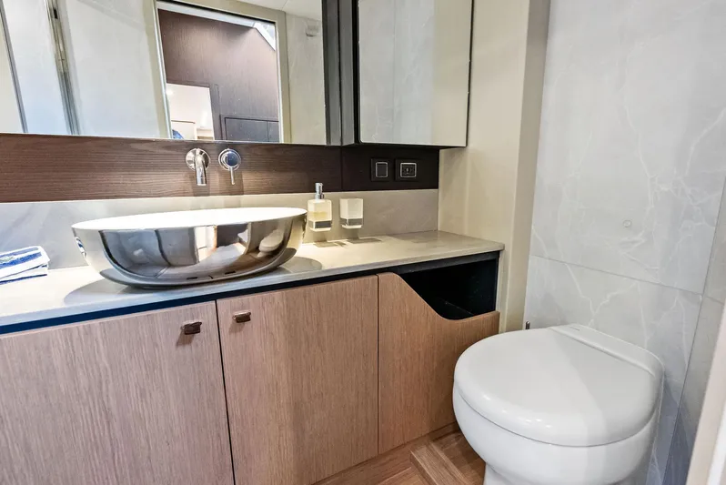 Lobster Tails Yacht Photos Pics 