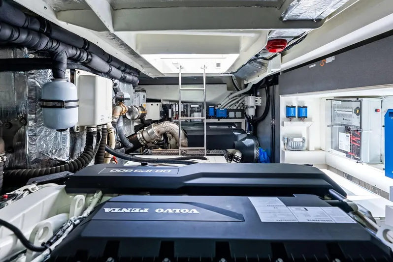 Lobster Tails Yacht Photos Pics 