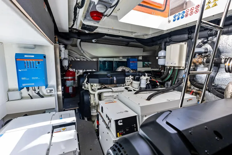 Lobster Tails Yacht Photos Pics 