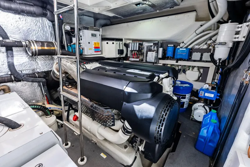 Lobster Tails Yacht Photos Pics 