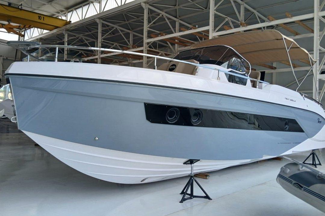 2023 Ranieri Next 330LX