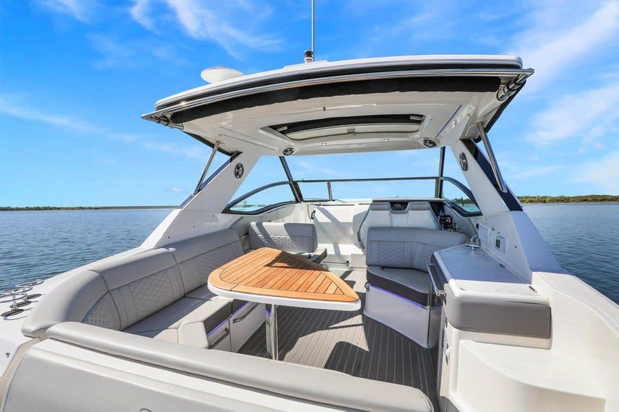 2022 Sea Ray Sundancer 320