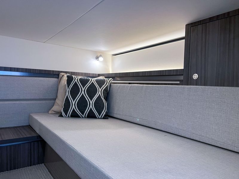 2022 Sea Ray Sundancer 320