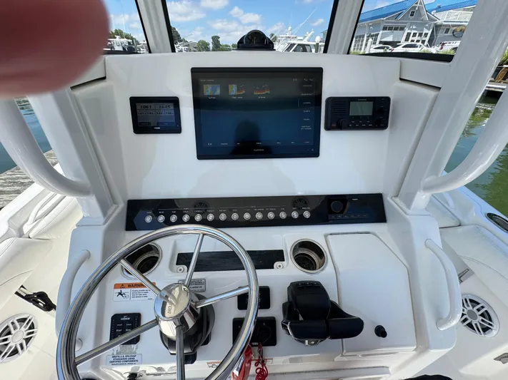  Yacht Photos Pics Helm