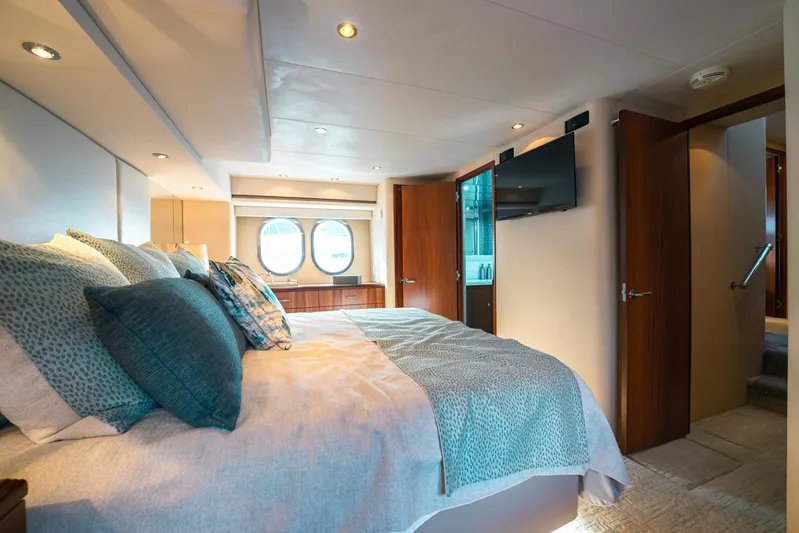 Little Waves Yacht Photos Pics 