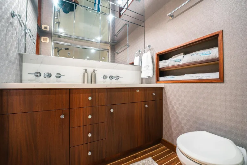 Little Waves Yacht Photos Pics 