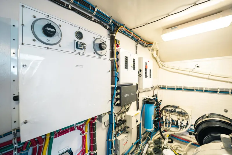 Little Waves Yacht Photos Pics 