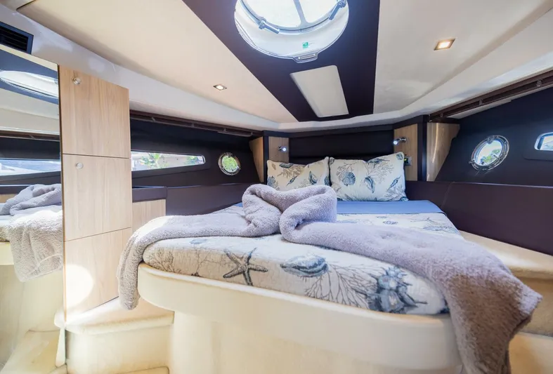 She's Royal Yacht Photos Pics 2014 Cranchi Ht 44 - Image 6