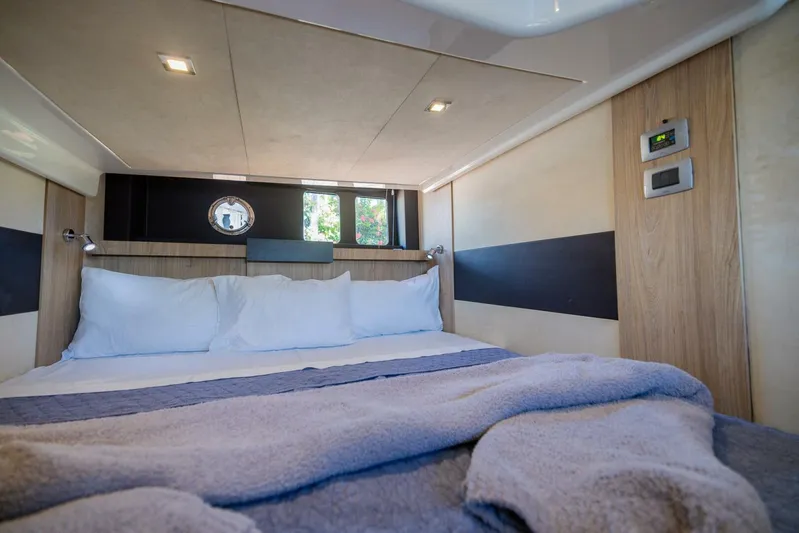 She's Royal Yacht Photos Pics 2014 Cranchi Ht 44 - Image 31