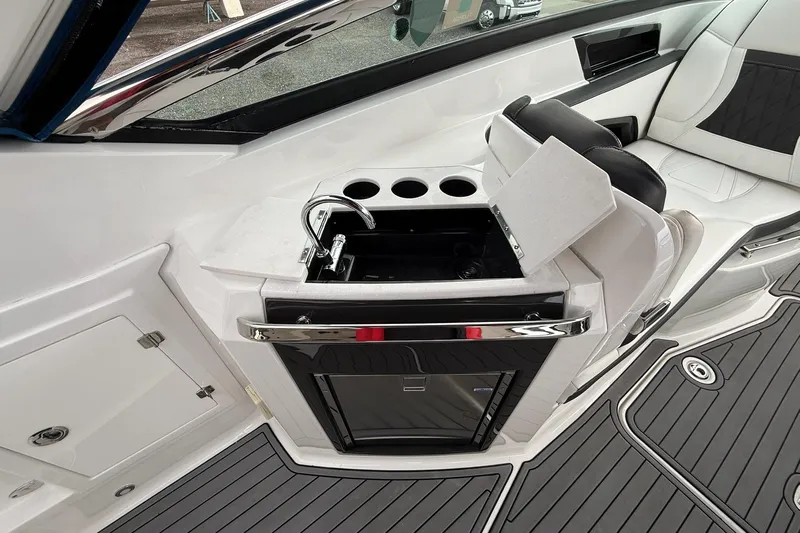  Yacht Photos Pics 2019 Monterey 328SS Super Sport boat interior with sink and seating area.