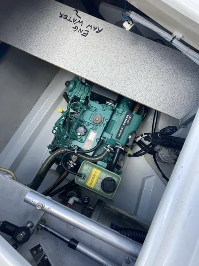 Breathing Room Yacht Photos Pics 