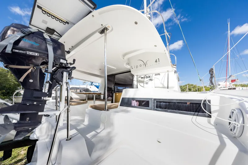 Breathing Room Yacht Photos Pics 