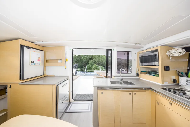 Breathing Room Yacht Photos Pics 