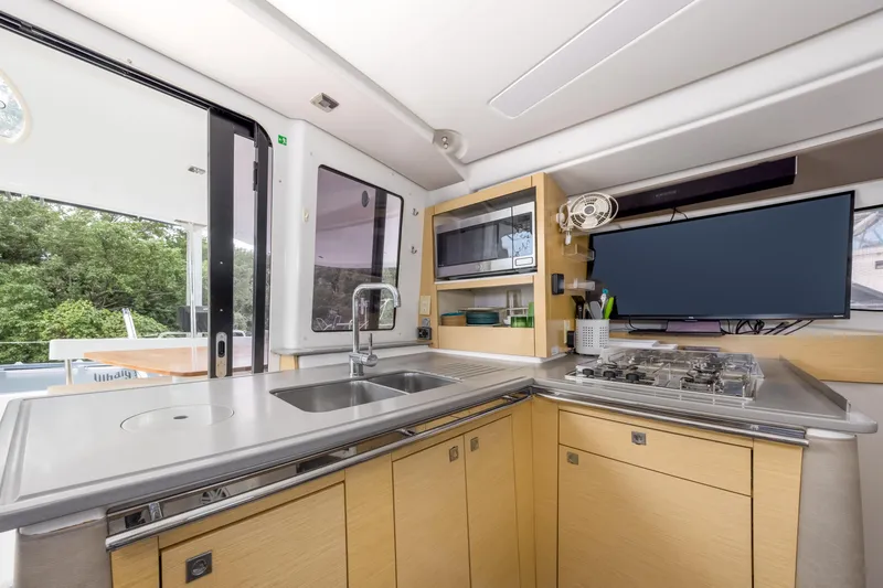 Breathing Room Yacht Photos Pics 