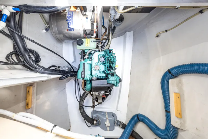 Breathing Room Yacht Photos Pics 