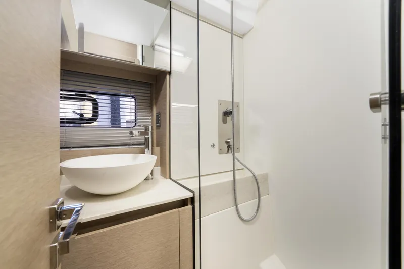 Next Waypoint Yacht Photos Pics Master EnSuite