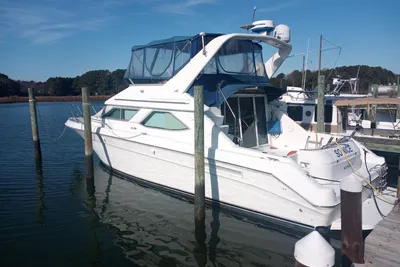 Sea Ray 440 Express Bridge