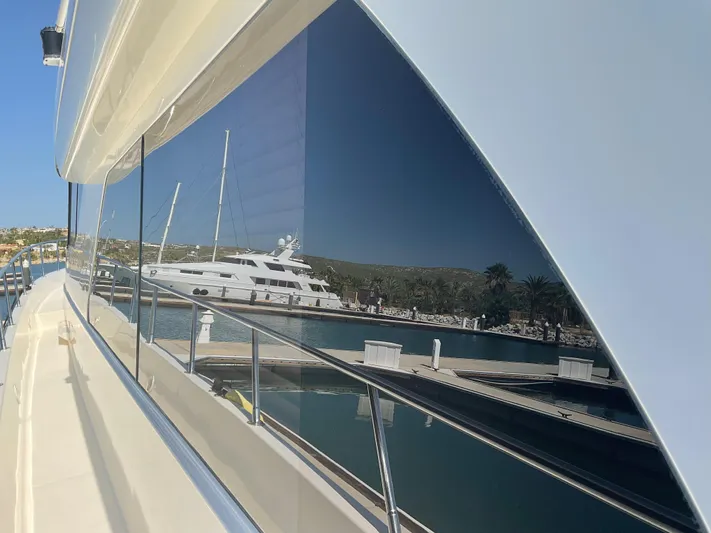  Yacht Photos Pics PORT SIDE WINDOWS