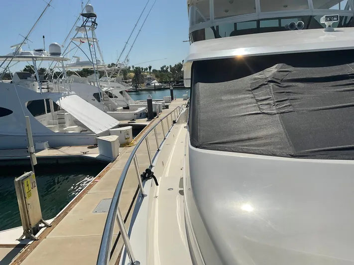  Yacht Photos Pics SIDE DECK