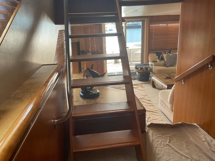  Yacht Photos Pics STAIRS TO FLYBRIDGE