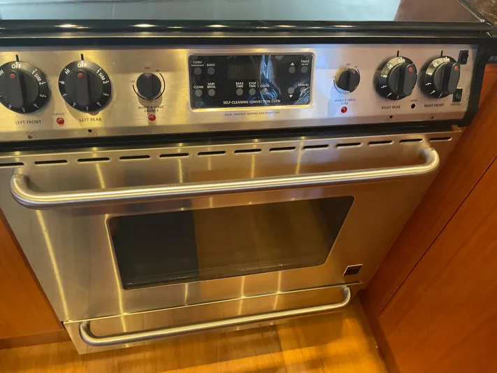  Yacht Photos Pics GALLEY STOVE AND OVEN