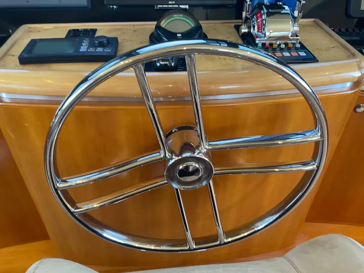  Yacht Photos Pics PILOTHOUSE WHEEL