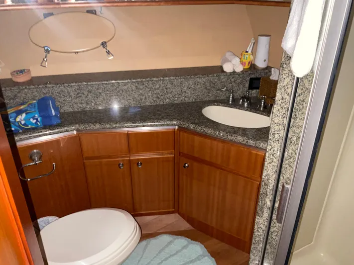  Yacht Photos Pics VIP HEAD WITH STALL SHOWER