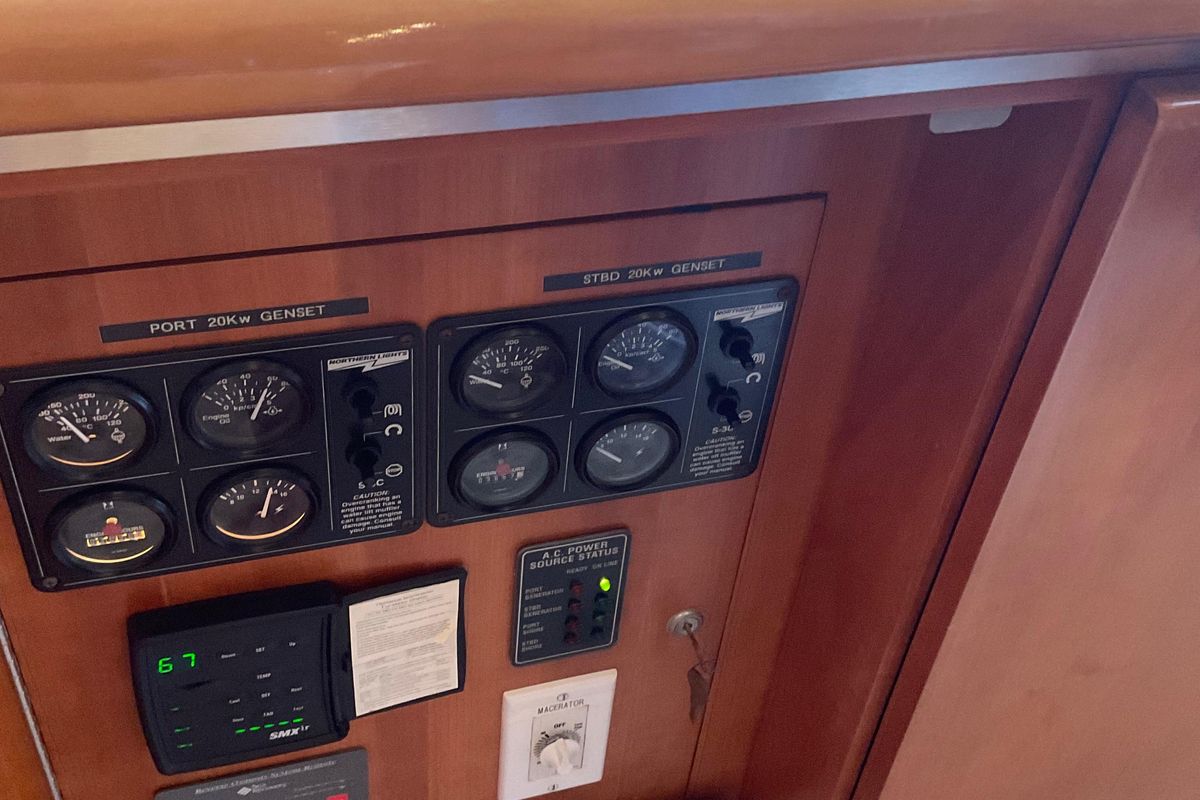 2002 West Bay 68 