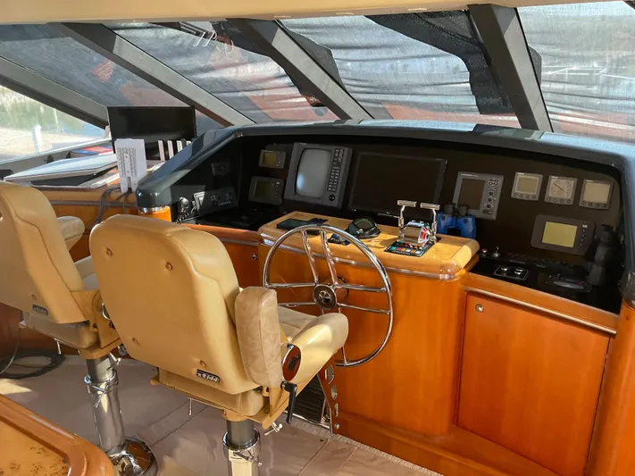  Yacht Photos Pics PILOYHOUSE