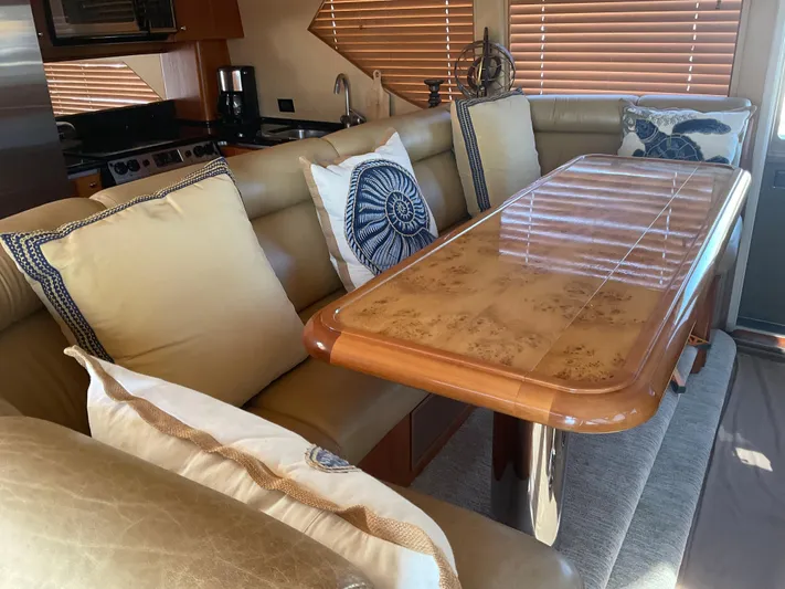  Yacht Photos Pics PILOTHOUSE SETTEE