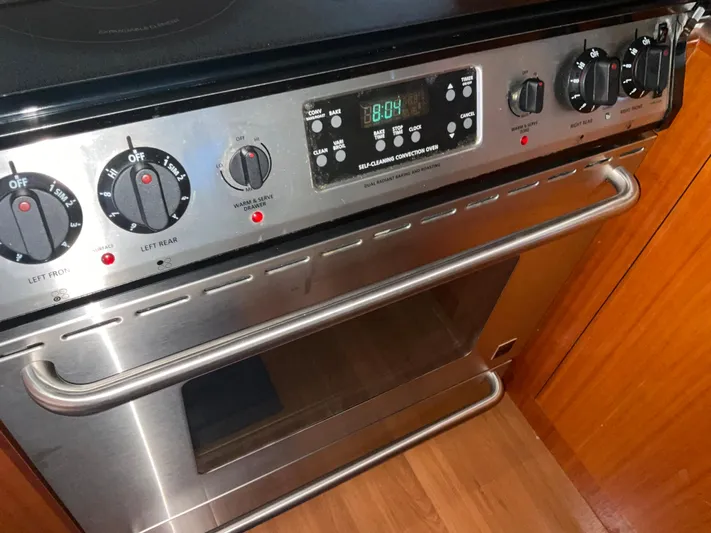  Yacht Photos Pics FRIGIDAIRE OVEN AND STOVETOP