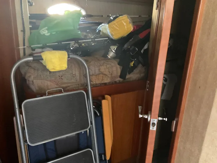  Yacht Photos Pics CREW BUNK (CURRENTLY AS STORAGE)