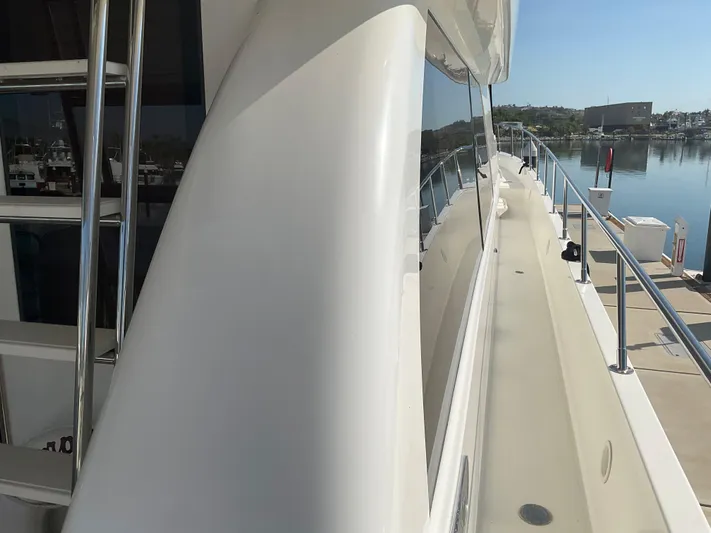  Yacht Photos Pics STARBOARD LOOKING FORWARD