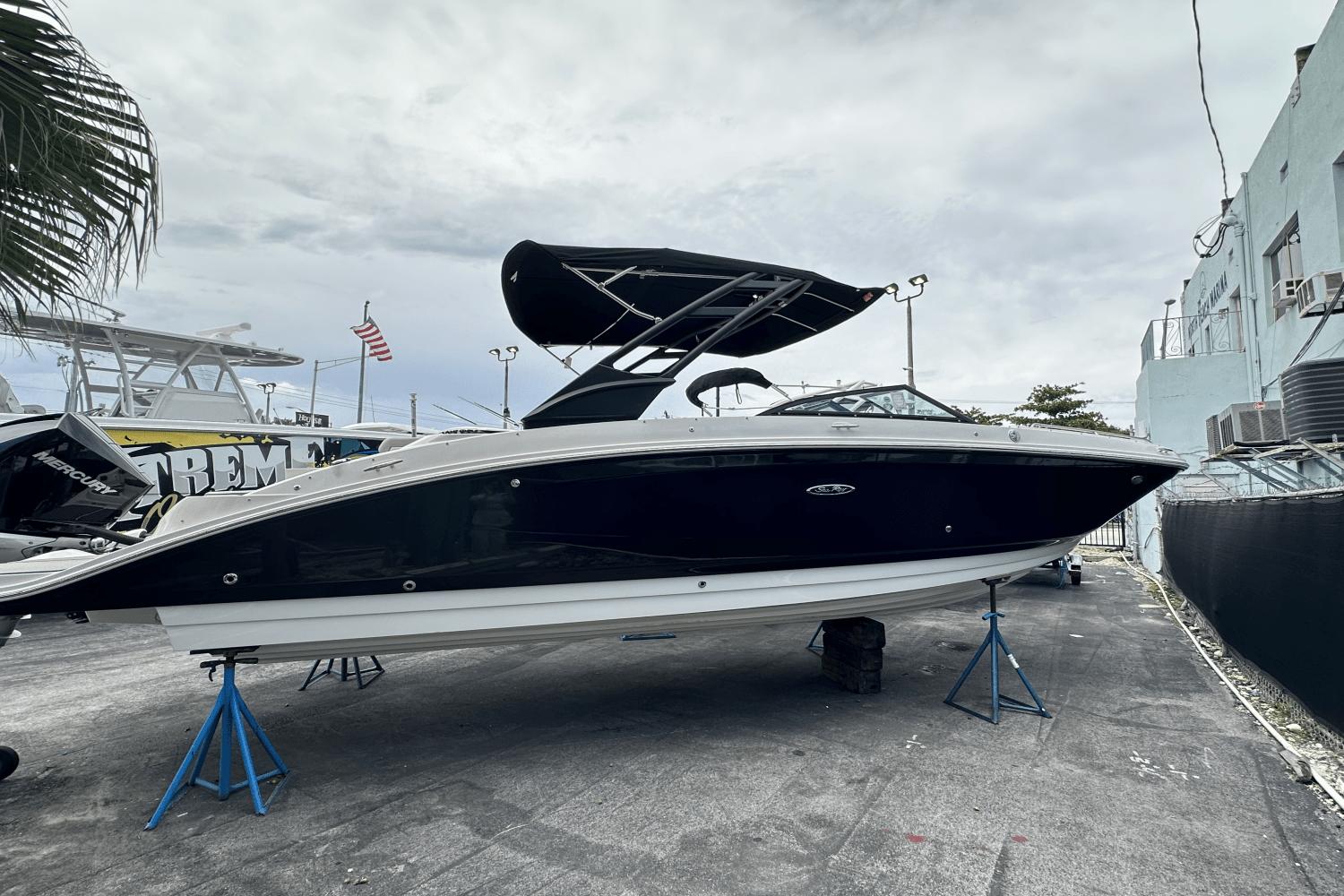 2024 Sea Ray SDX 270 Outboard Runabout for sale - YachtWorld