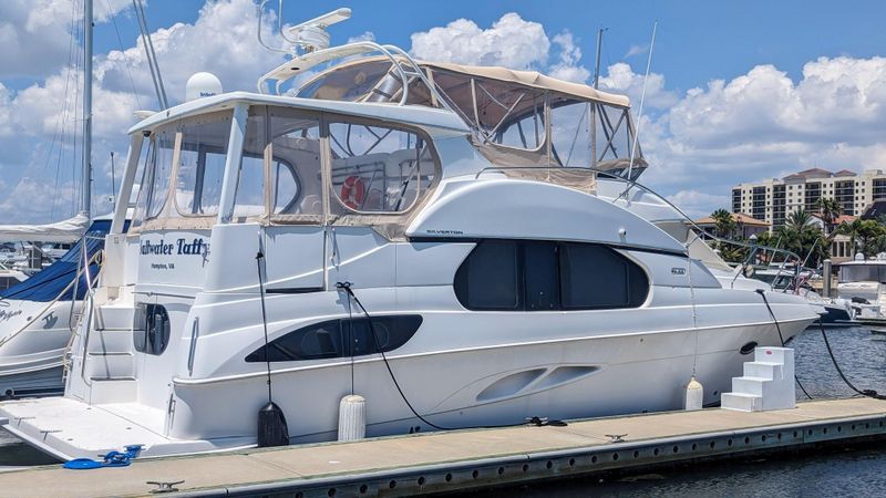 2003 Silverton 43 Motor Yacht – Twin Cummins Diesel 450 HP